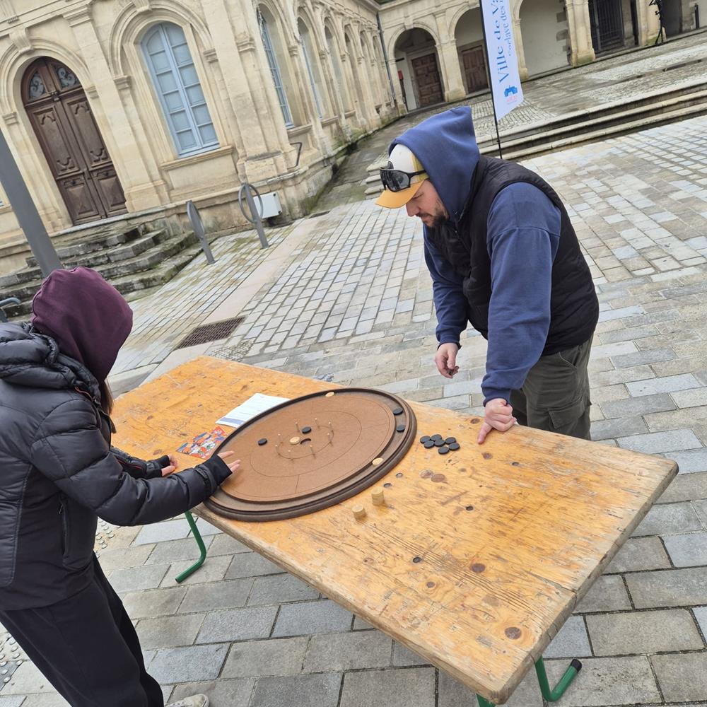 Photo Animation Crokinole lors d'un événement Famille à Valréas (84)