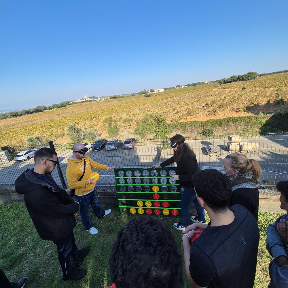Photo Le Puissance 4 Géant se joue également à l'aveugle. Comme lors de ce Team Building organisé dans le Gard (30)