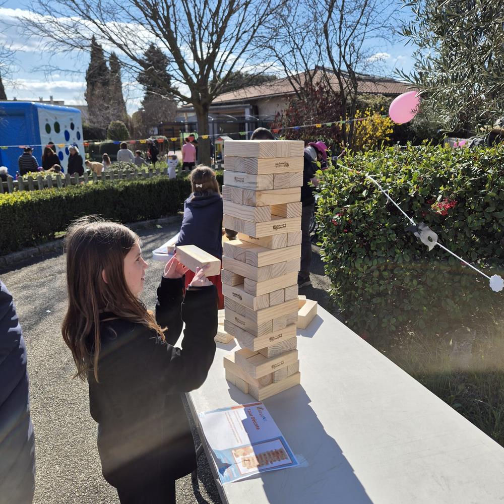 Photo Location de la Tour Géante (Jeu en bois) lors d'une kermesse dans les Bouches-du-Rhône (13)