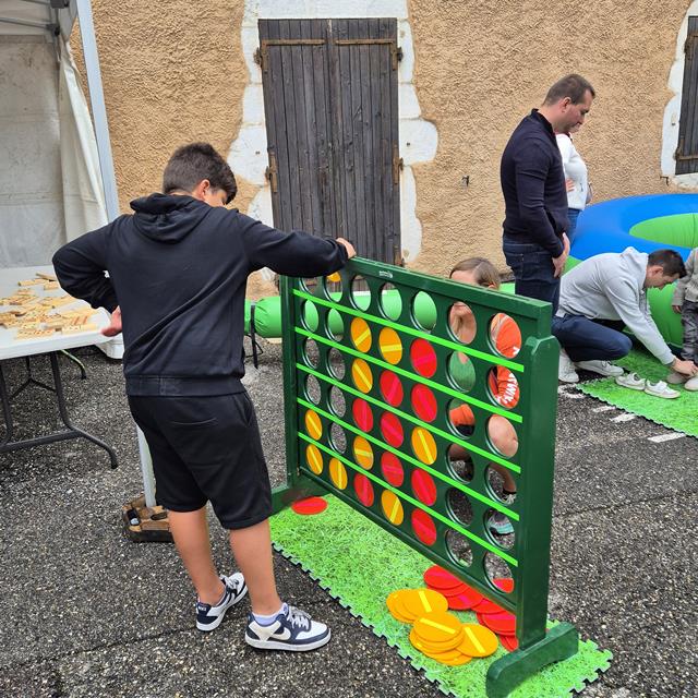 Photo Jeux en Bois - Puissance 4 géant